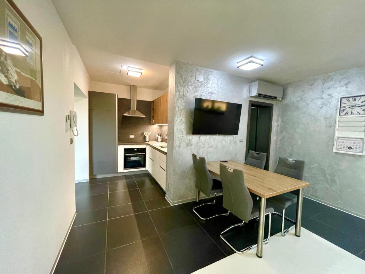 Mega Apartamento Prvacina Exterior foto