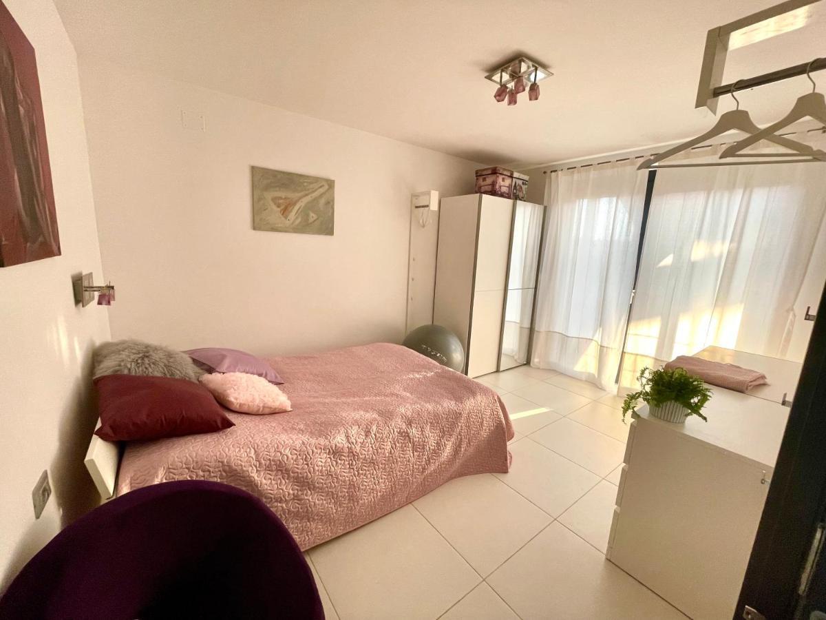 Mega Apartamento Prvacina Exterior foto