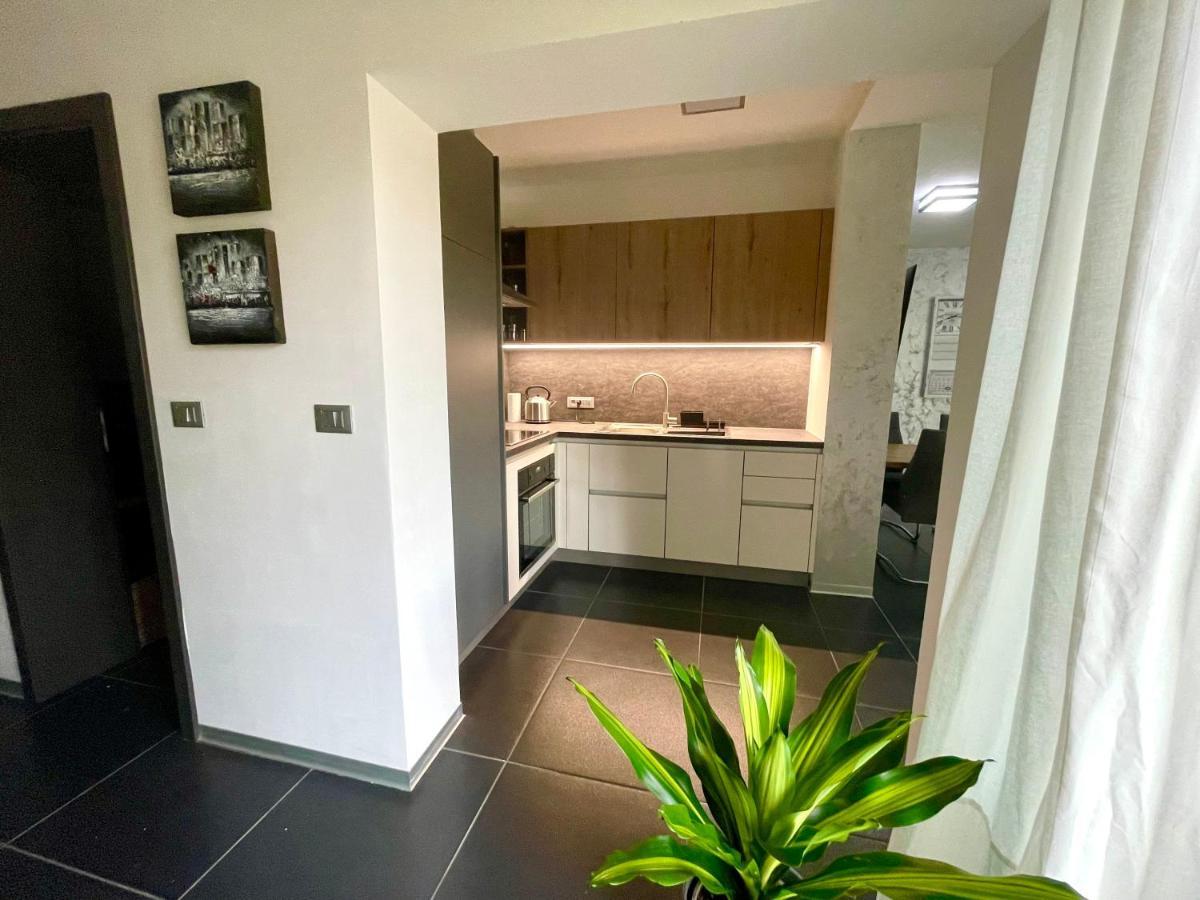Mega Apartamento Prvacina Exterior foto