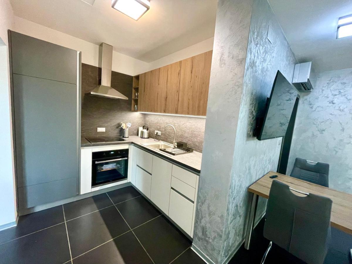 Mega Apartamento Prvacina Exterior foto